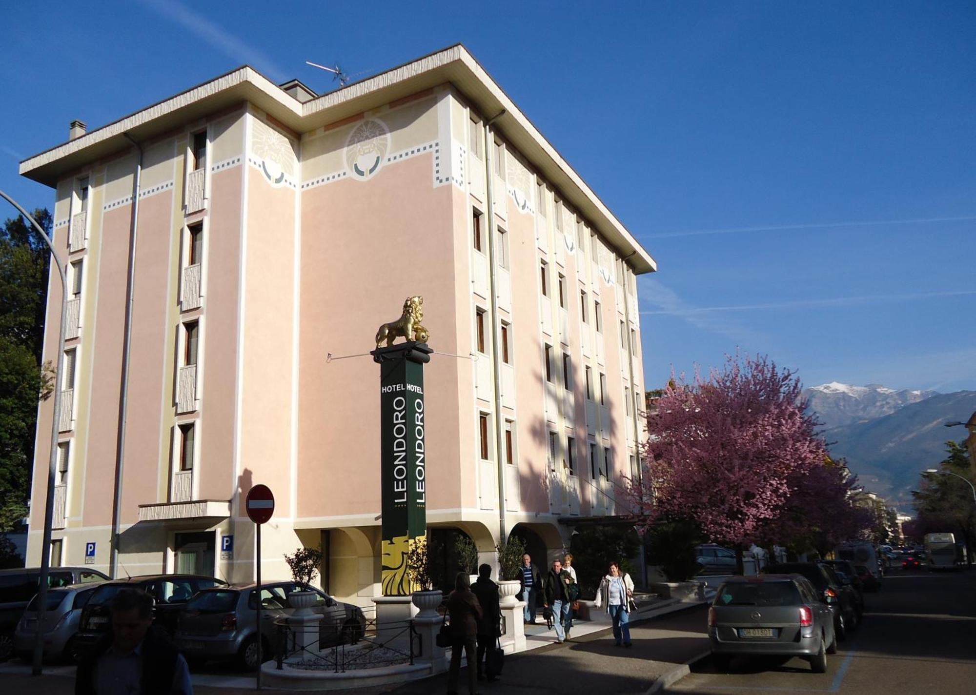 Hotel Leon D'Oro โรเวเรโต ภายนอก รูปภาพ