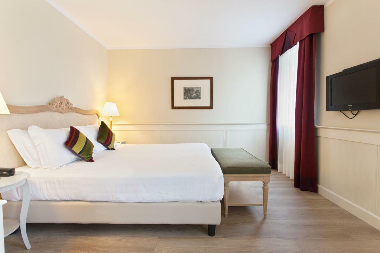 Hotel Leon D'Oro โรเวเรโต ภายนอก รูปภาพ