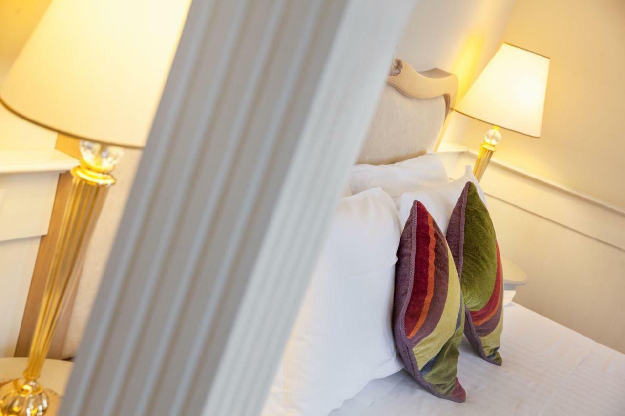 Hotel Leon D'Oro โรเวเรโต ภายนอก รูปภาพ