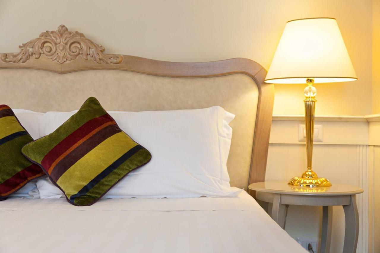 Hotel Leon D'Oro โรเวเรโต ภายนอก รูปภาพ