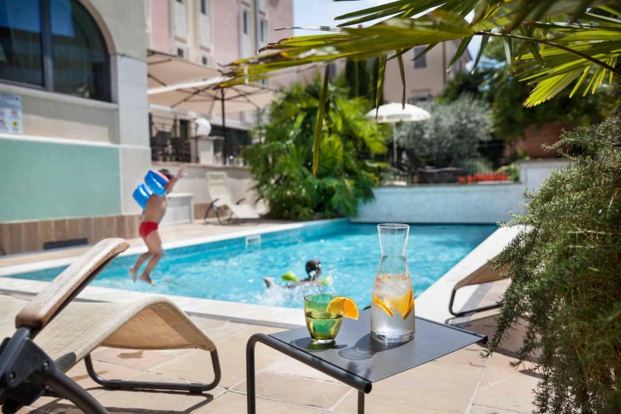 Hotel Leon D'Oro โรเวเรโต ภายนอก รูปภาพ