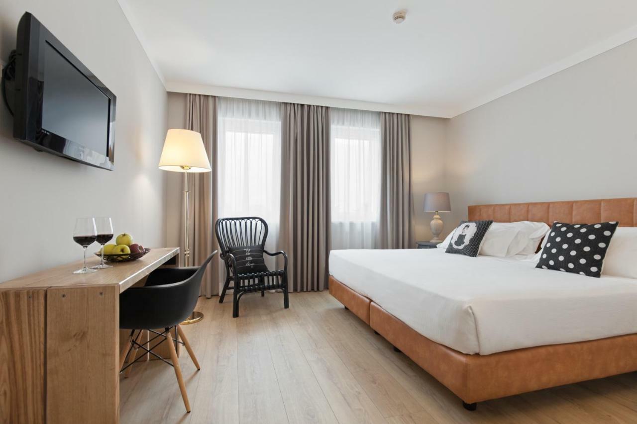 Hotel Leon D'Oro โรเวเรโต ภายนอก รูปภาพ
